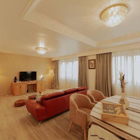 โรงแรมแกรนด์โฮเต็ลเมอร์คูเร่อัลเจอร์ แอร์โร่พอร์ท Maison Blanche ภายนอก รูปภาพ Suite room