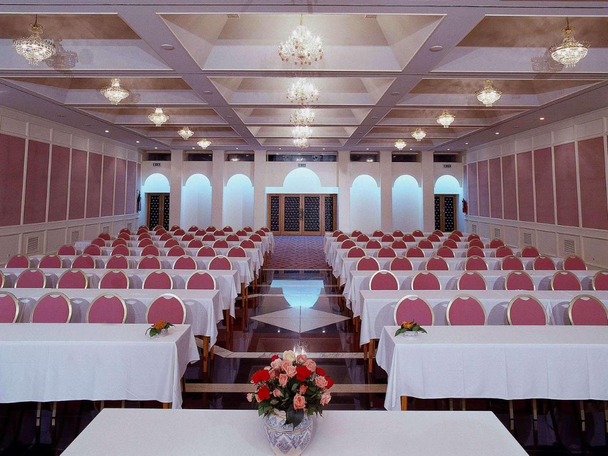 โรงแรมแกรนด์โฮเต็ลเมอร์คูเร่อัลเจอร์ แอร์โร่พอร์ท Maison Blanche ภายนอก รูปภาพ The ballroom