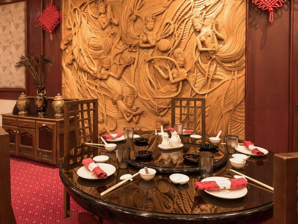 โรงแรมแกรนด์โฮเต็ลเมอร์คูเร่อัลเจอร์ แอร์โร่พอร์ท Maison Blanche ภายนอก รูปภาพ A table set for dim sum