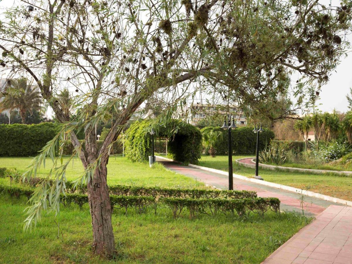 โรงแรมแกรนด์โฮเต็ลเมอร์คูเร่อัลเจอร์ แอร์โร่พอร์ท Maison Blanche ภายนอก รูปภาพ The park