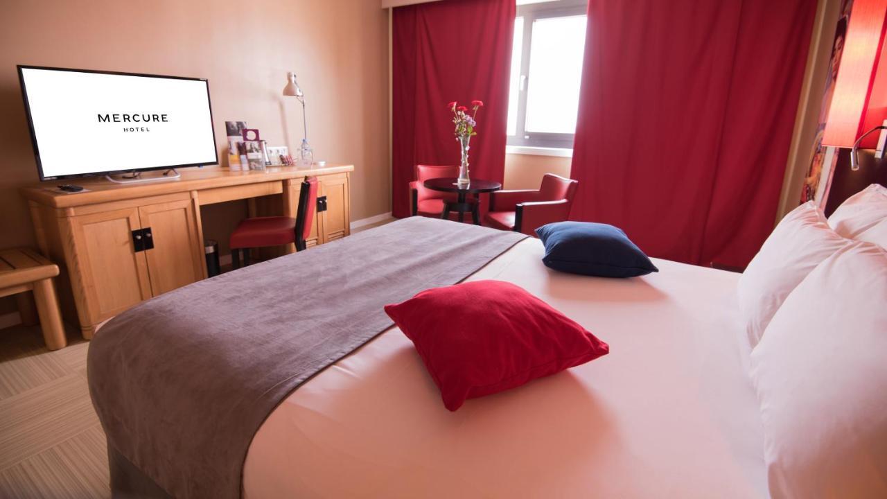 โรงแรมแกรนด์โฮเต็ลเมอร์คูเร่อัลเจอร์ แอร์โร่พอร์ท Maison Blanche ภายนอก รูปภาพ A room at Mercure Paris 15e