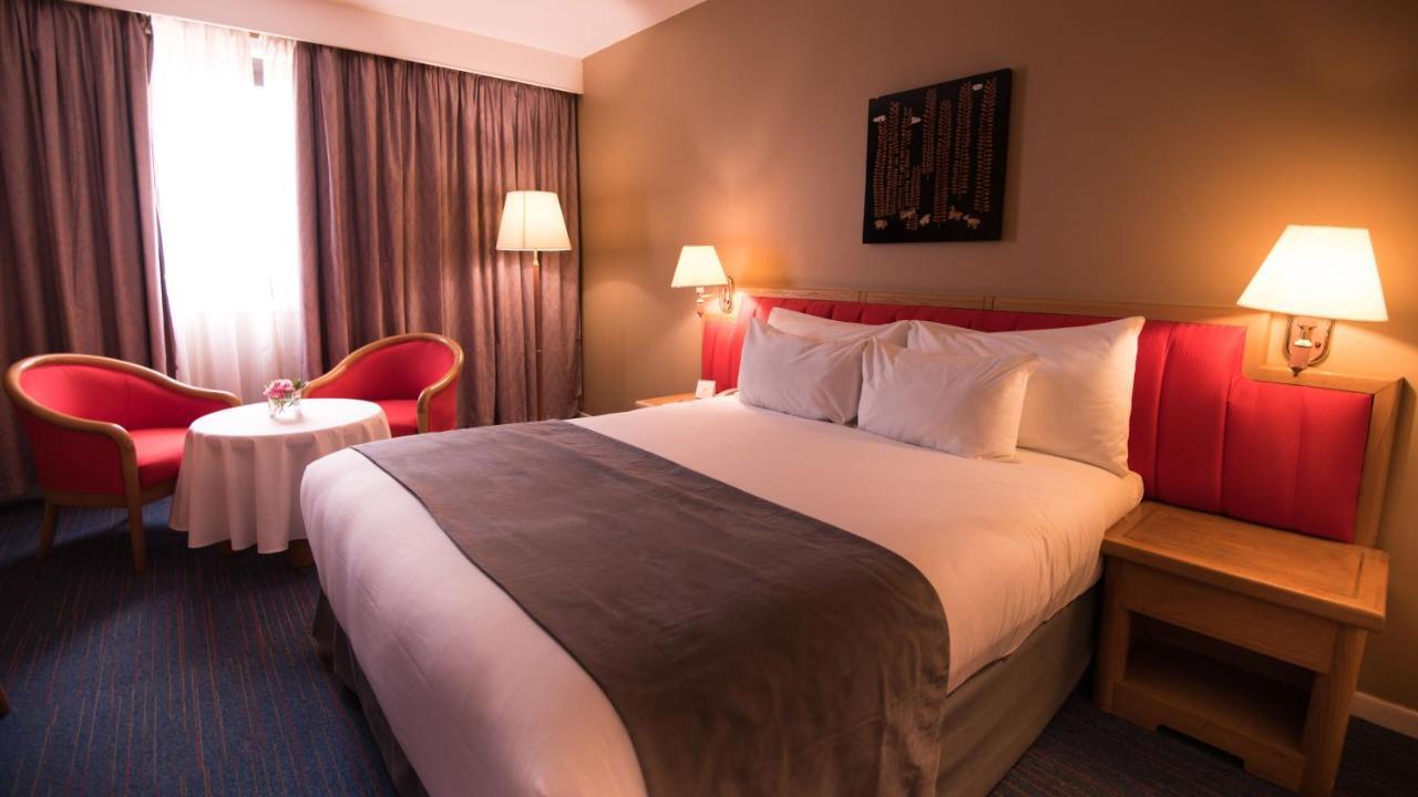 โรงแรมแกรนด์โฮเต็ลเมอร์คูเร่อัลเจอร์ แอร์โร่พอร์ท Maison Blanche ภายนอก รูปภาพ A room at the hotel
