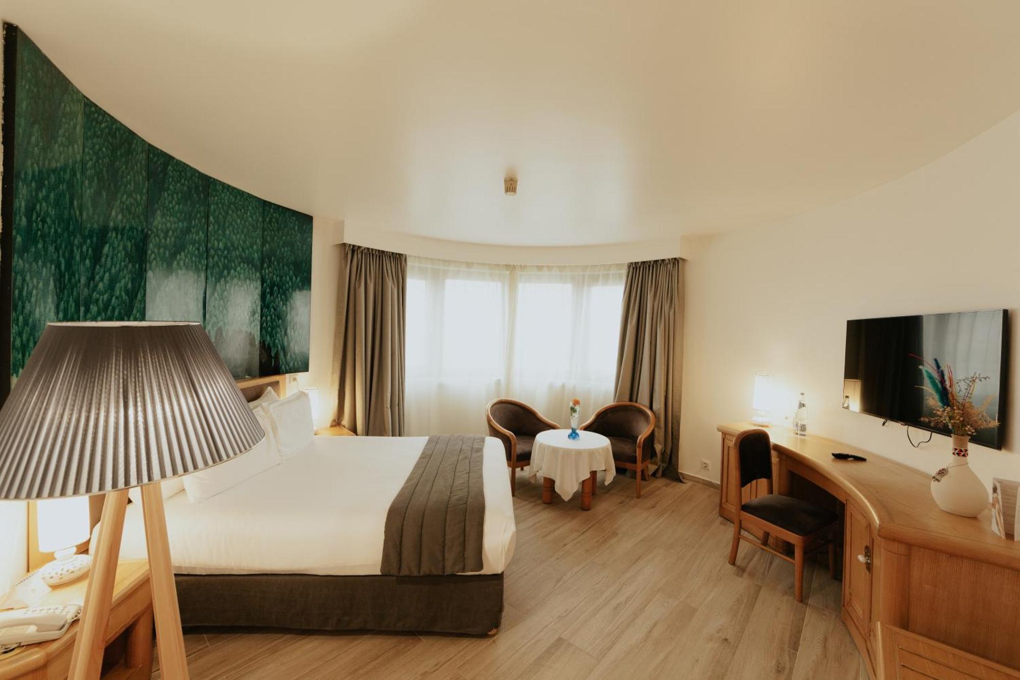 โรงแรมแกรนด์โฮเต็ลเมอร์คูเร่อัลเจอร์ แอร์โร่พอร์ท Maison Blanche ภายนอก รูปภาพ A room at the hotel