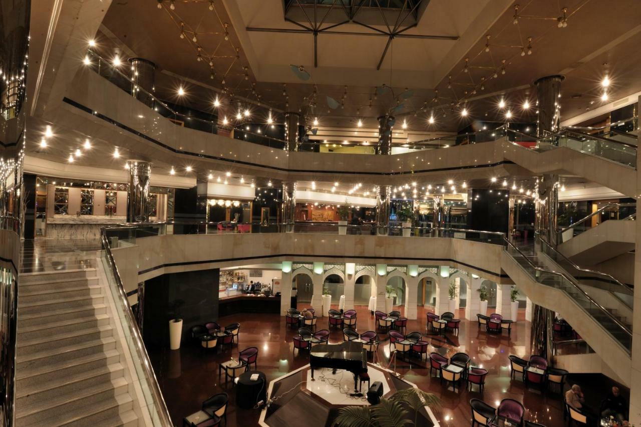 โรงแรมแกรนด์โฮเต็ลเมอร์คูเร่อัลเจอร์ แอร์โร่พอร์ท Maison Blanche ภายนอก รูปภาพ The lobby of the hotel