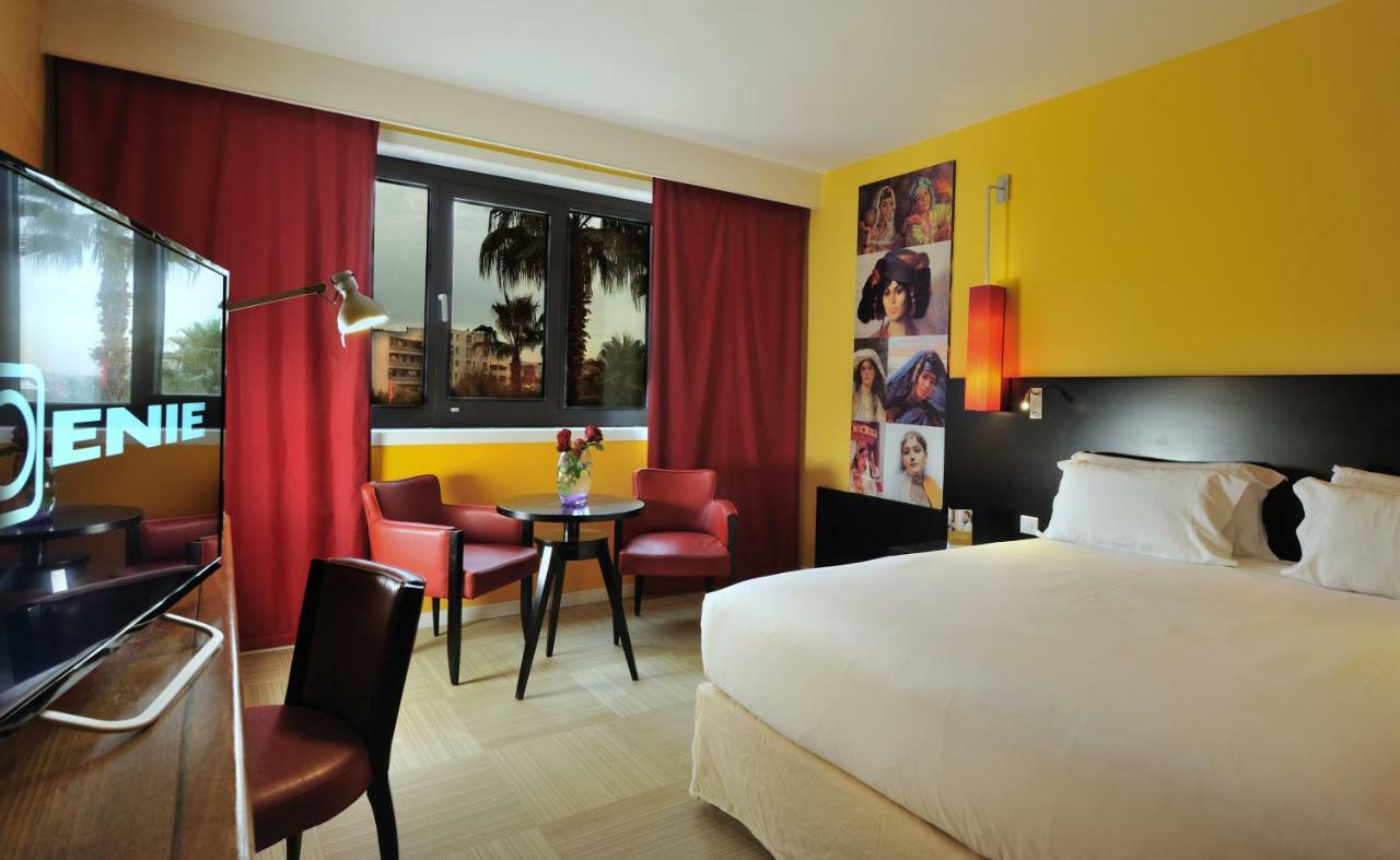 โรงแรมแกรนด์โฮเต็ลเมอร์คูเร่อัลเจอร์ แอร์โร่พอร์ท Maison Blanche ภายนอก รูปภาพ A room at the hotel