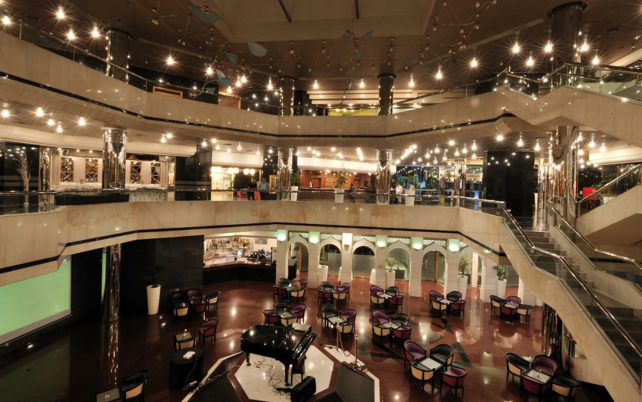 โรงแรมแกรนด์โฮเต็ลเมอร์คูเร่อัลเจอร์ แอร์โร่พอร์ท Maison Blanche ภายนอก รูปภาพ The lobby of the hotel